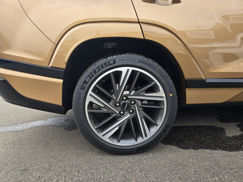 Actyon 1.5 Turbo GDI Premium AT 4x4 Královksá měď/Béžová    375