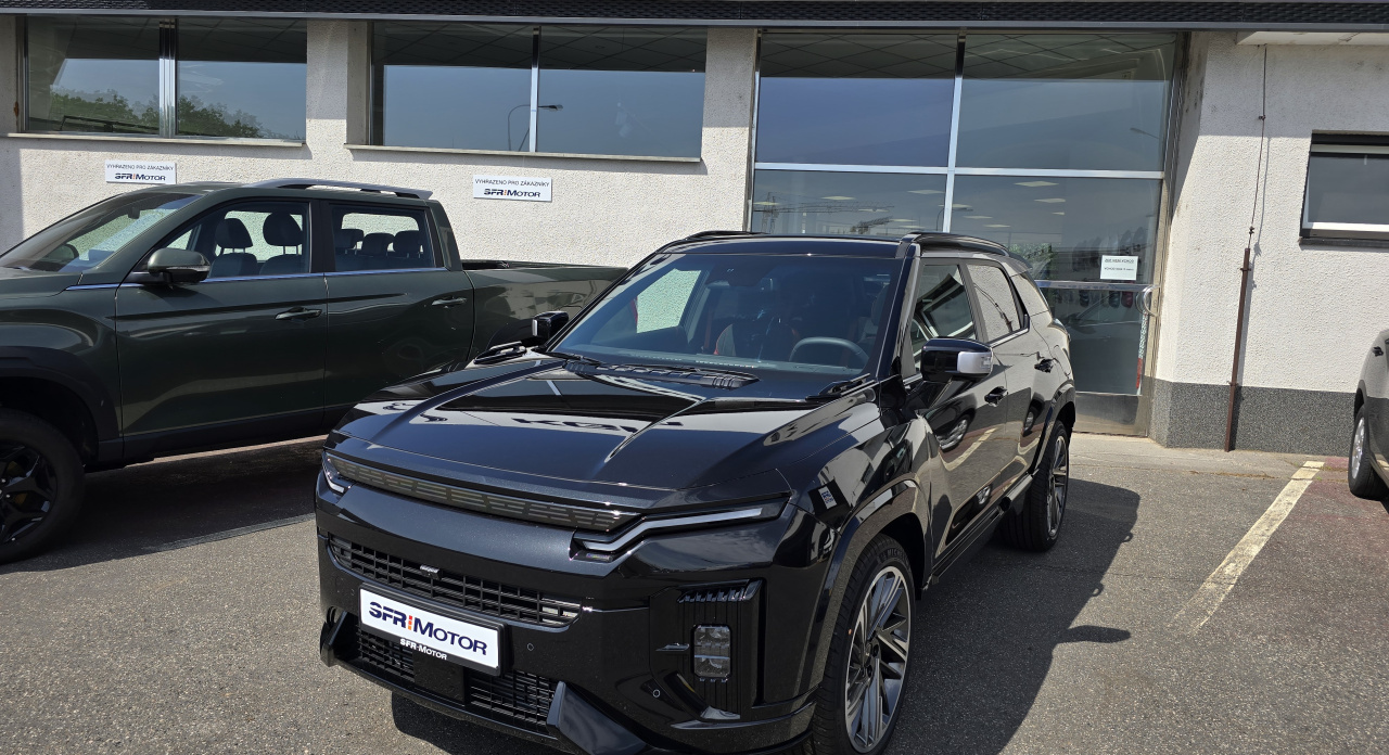 Actyon 1.5 Turbo GDI Premium AT 4x4 Černá barva 387