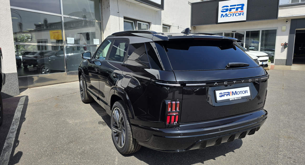 Actyon 1.5 Turbo GDI Premium AT 4x4 Černá barva 387