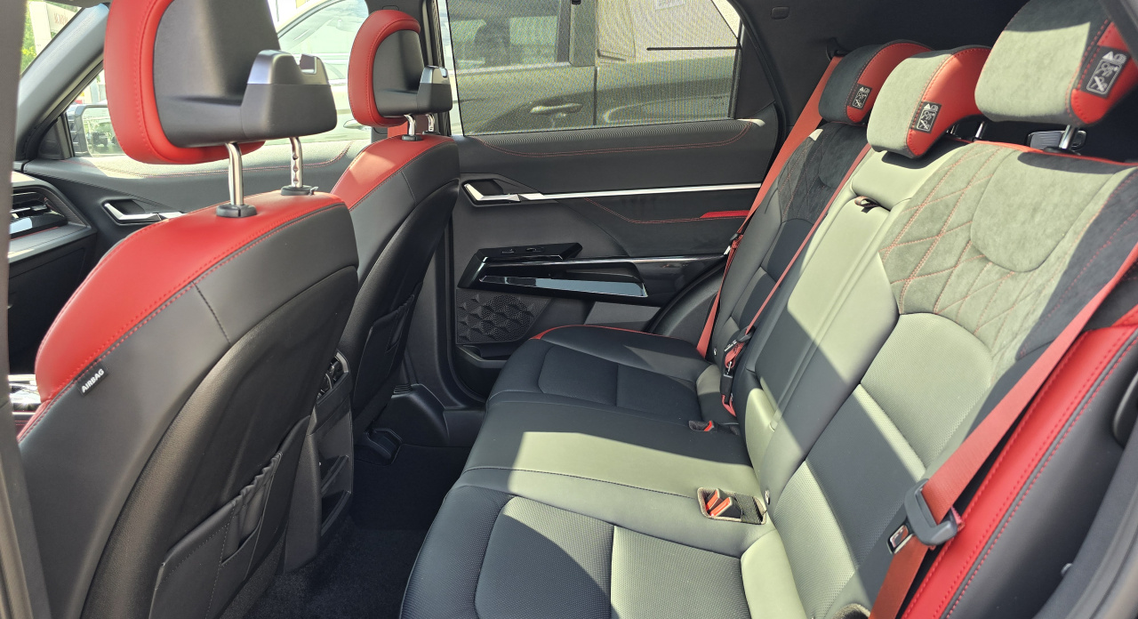 Actyon 1.5 Turbo GDI Premium AT 4x4 Černá barva 387