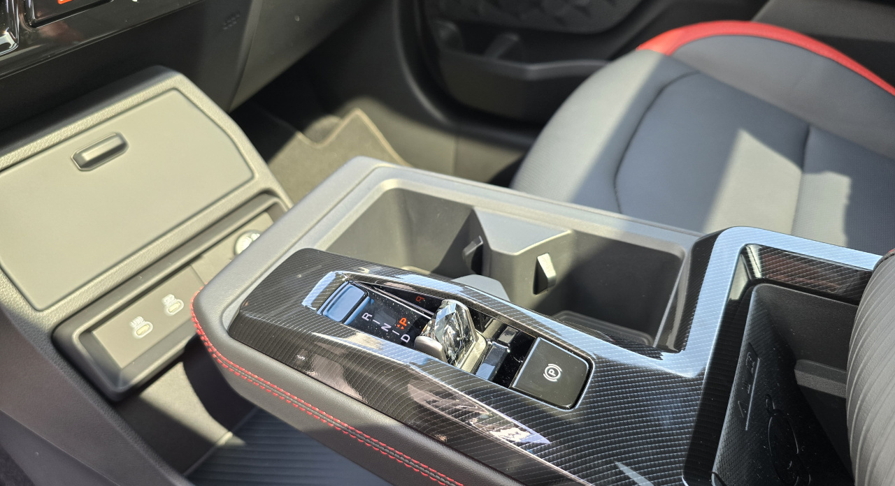 Actyon 1.5 Turbo GDI Premium AT 4x4 Černá barva 387