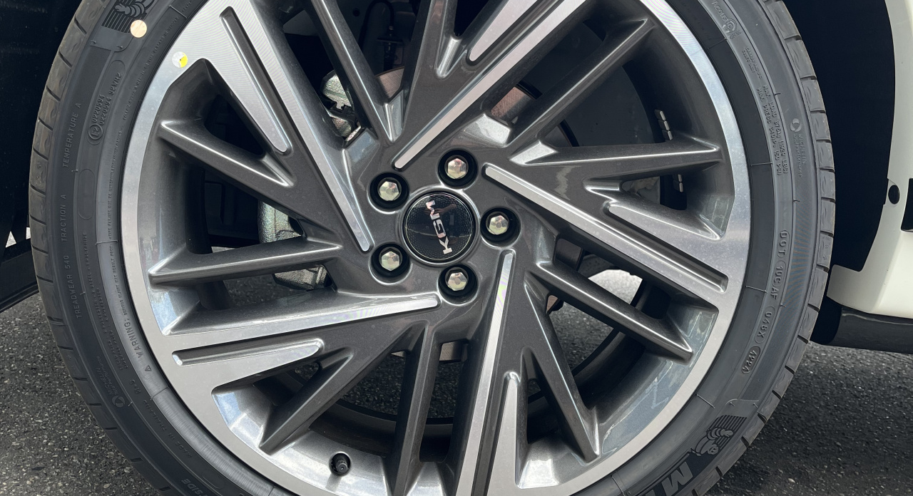 Actyon 1.5 Turbo GDI Premium AT Bílá barva 386