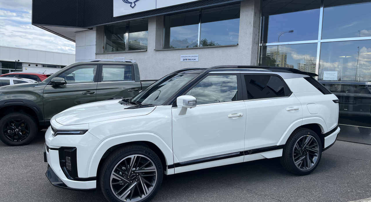 Actyon 1.5 Turbo GDI Premium AT Bílá barva 386