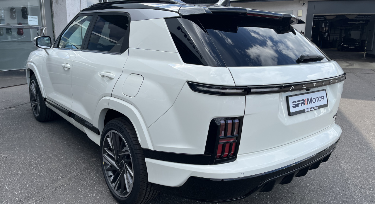 Actyon 1.5 Turbo GDI Premium AT Bílá barva 386