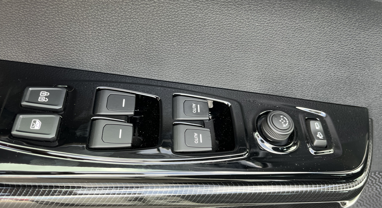 Actyon 1.5 Turbo GDI Premium AT Bílá barva 386