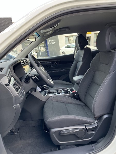 Korando 1.5Turbo Style+ AT  Bílá/černý  412