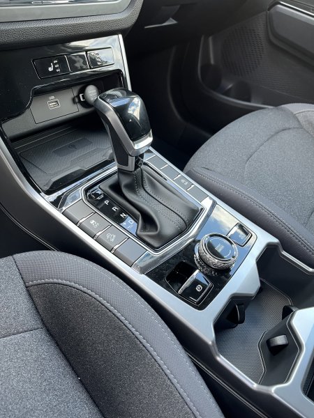 Korando 1.5Turbo Style+ AT  Bílá/černý  412