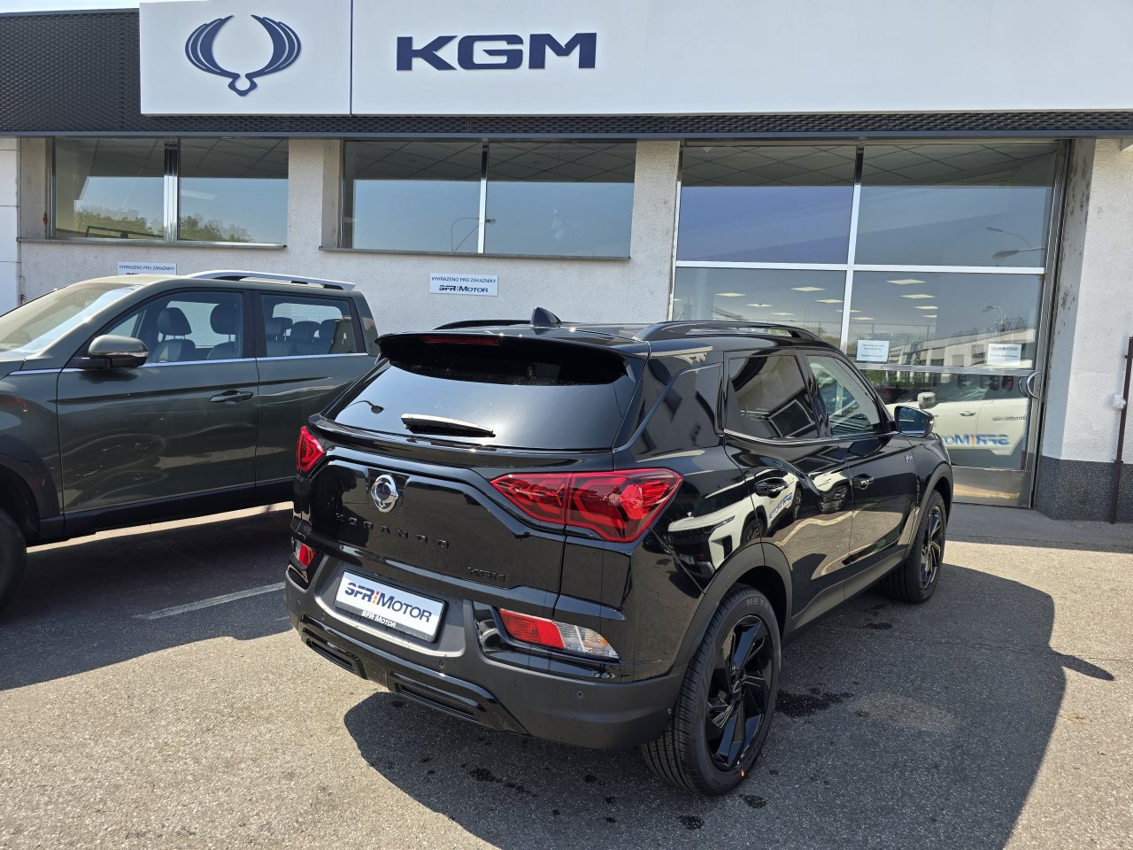 Korando 1.5Turbo Style+ AT BE Černá/černý ODBĚR LISTOPAD 427