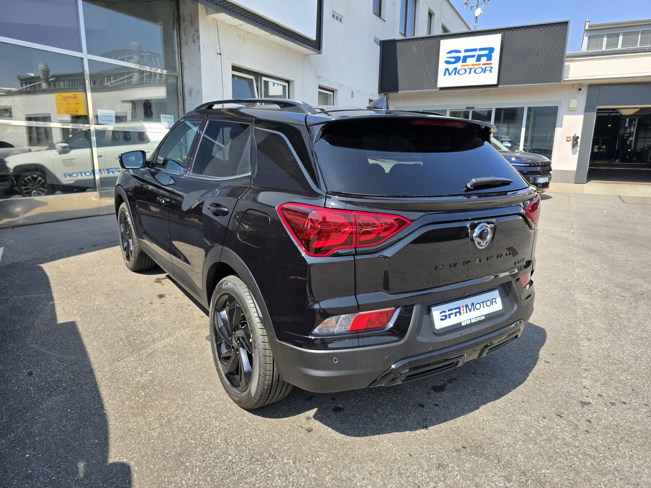 Korando 1.5Turbo Style+ AT BE Černá/černý ODBĚR LISTOPAD 427