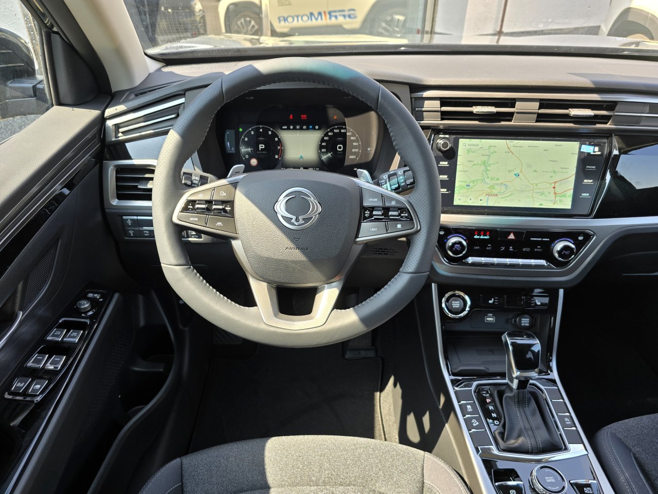 Korando 1.5Turbo Style+ AT BE Černá/černý ODBĚR LISTOPAD 427