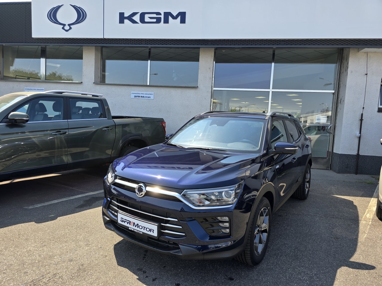 Korando 1.5Turbo Style+ AT 4x4  Modrá/černý   428