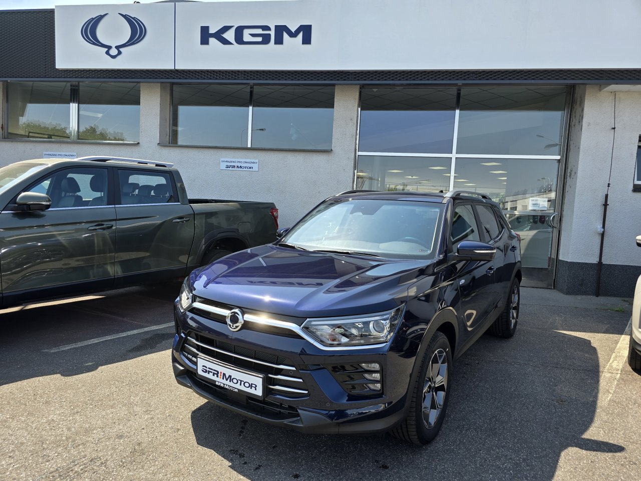 Korando 1.5Turbo Style+ AT 4x4  Modrá/černý   428