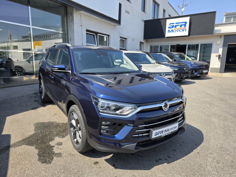 Korando 1.5Turbo Style+ AT 4x4  Modrá/černý   428