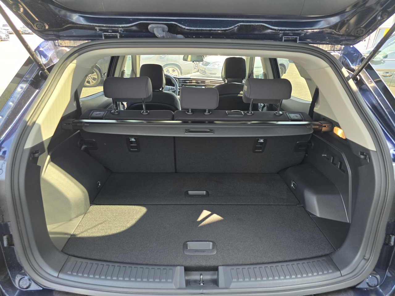 Korando 1.5Turbo Style+ AT 4x4  Modrá/černý   428