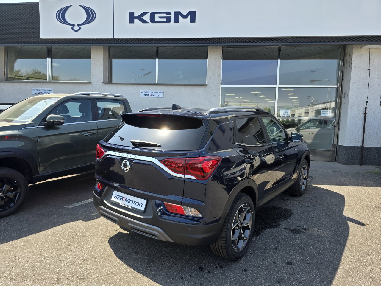 Korando 1.5Turbo Style+ AT 4x4  Modrá/černý   428