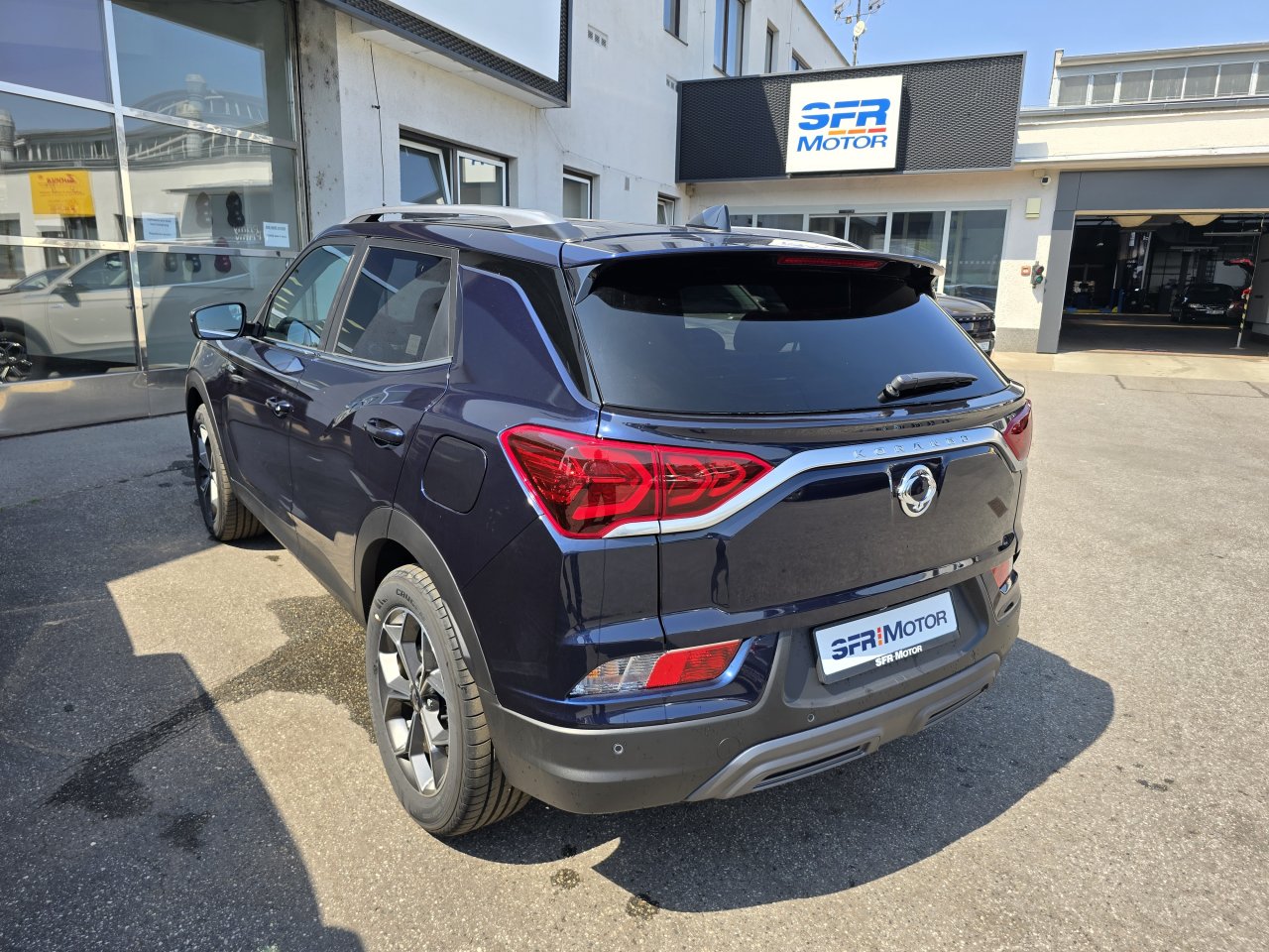 Korando 1.5Turbo Style+ AT 4x4  Modrá/černý   428