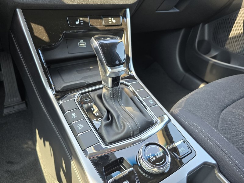 Korando 1.5Turbo Style+ AT 4x4  Modrá/černý   428