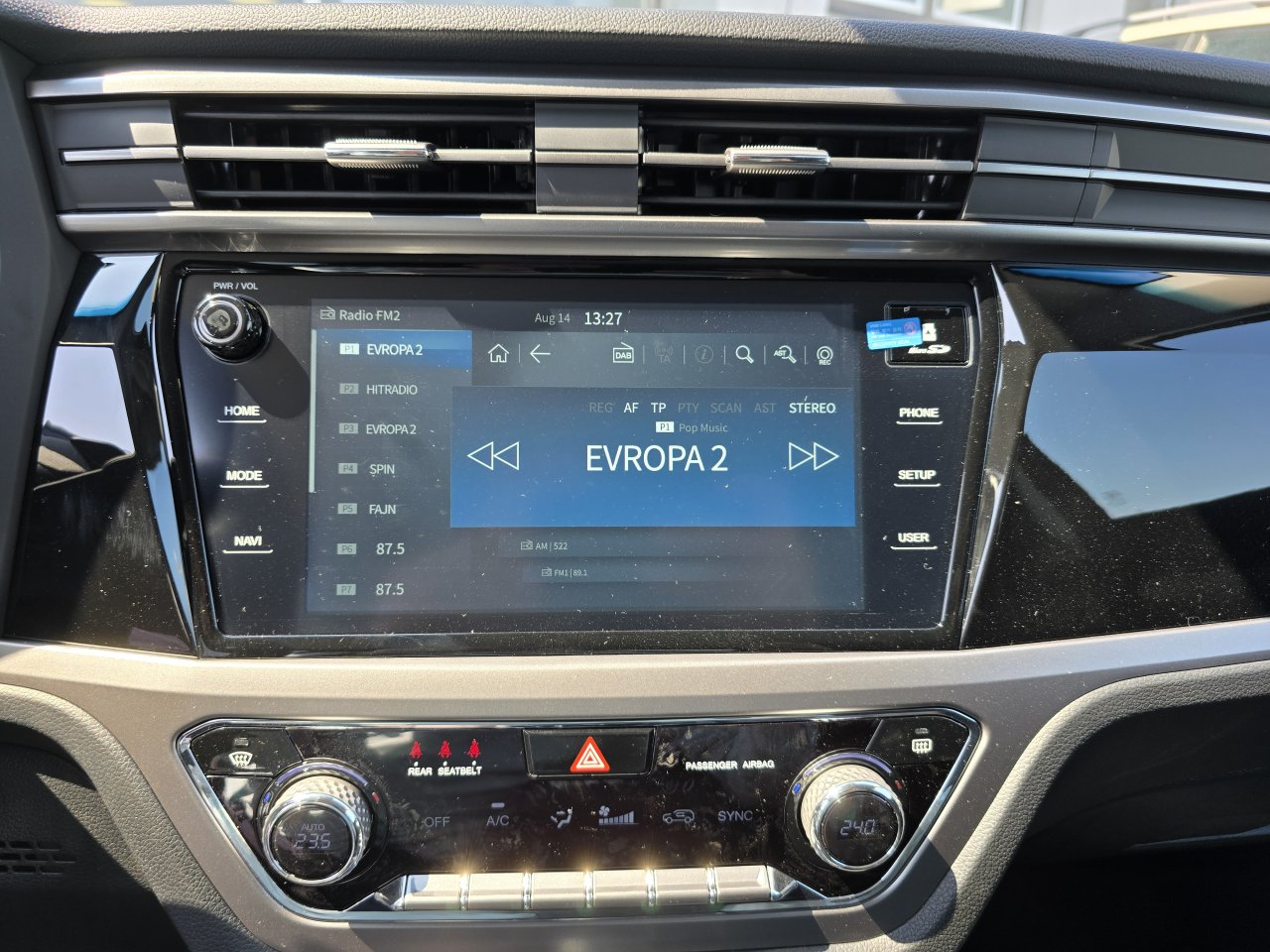 Korando 1.5Turbo Style+ AT 4x4  Modrá/černý   428