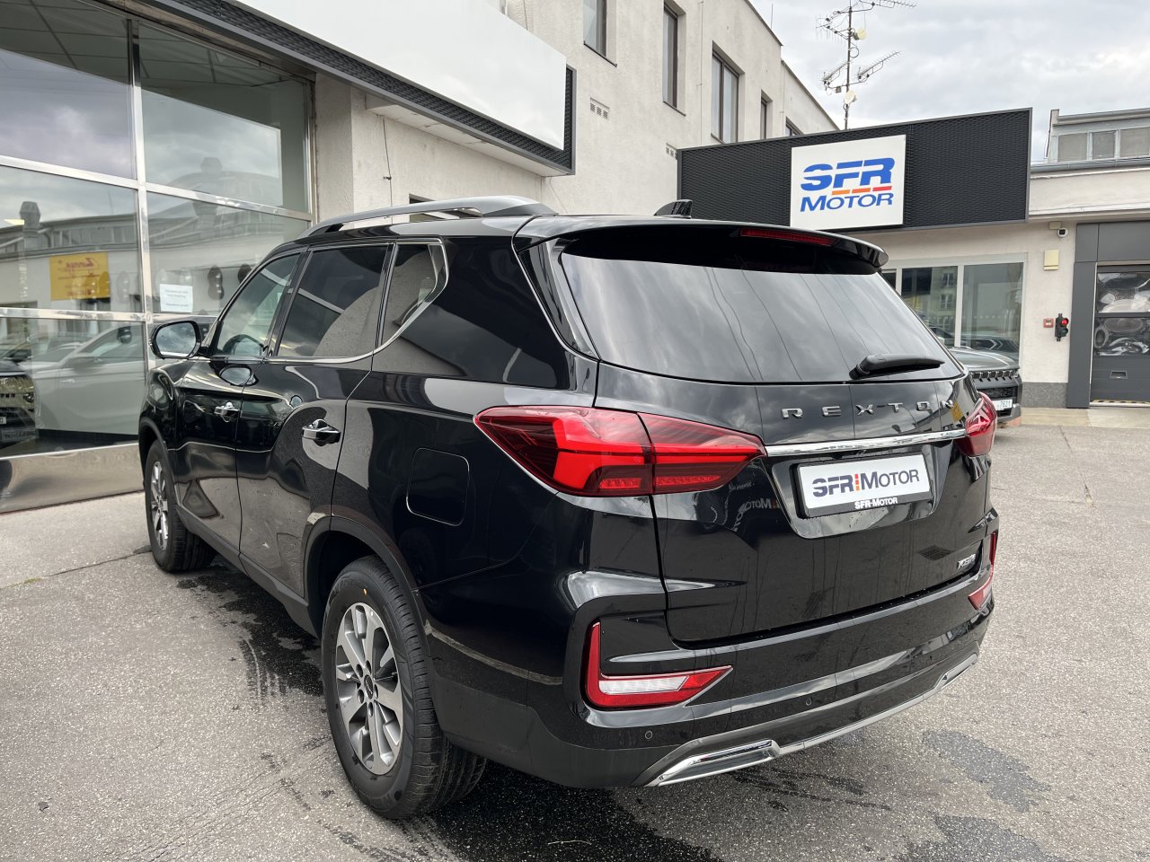 Rexton 2.2e-XDI Premium AT 4x4 Černá/černá    449