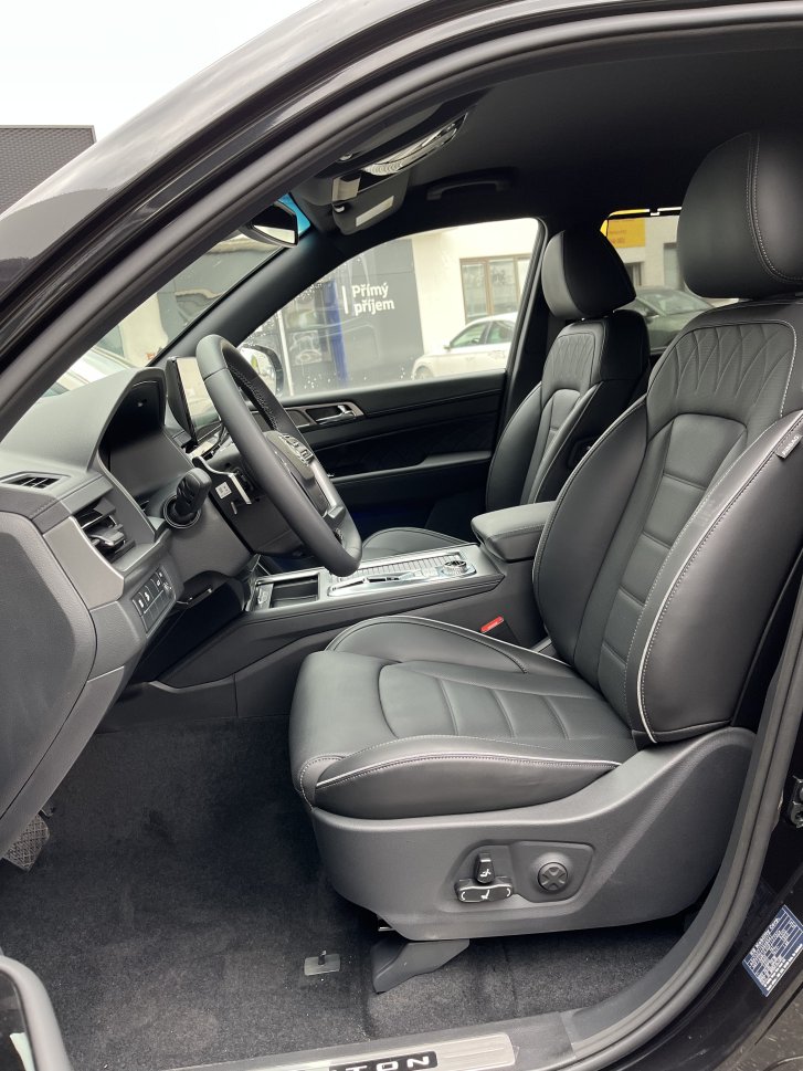 Rexton 2.2e-XDI Premium AT 4x4 Černá/černá    449