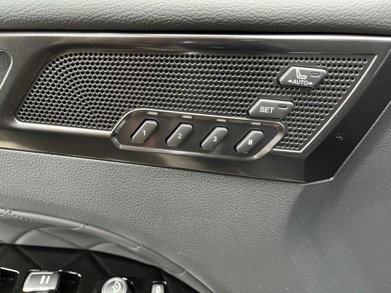 Rexton 2.2e-XDI Premium AT 4x4 Černá/černá    449