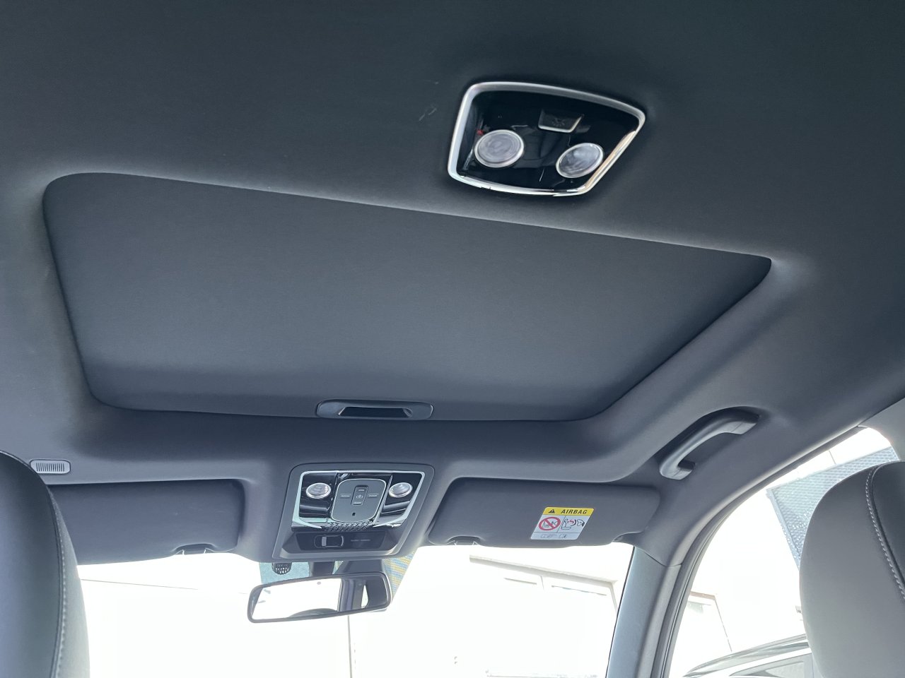 Rexton 2.2e-XDI Premium AT 4x4 Bílá WAK/černá BE skladem - předváděcí s tažným zařízením   452