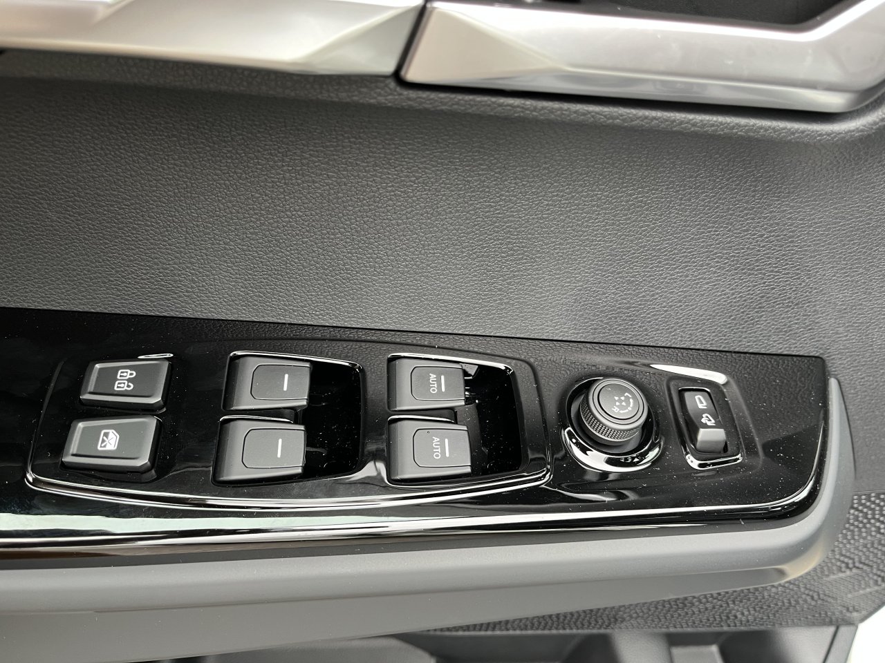 Torres 1.5 GDI Turbo hybrid HEV Style Bílá/černý    454