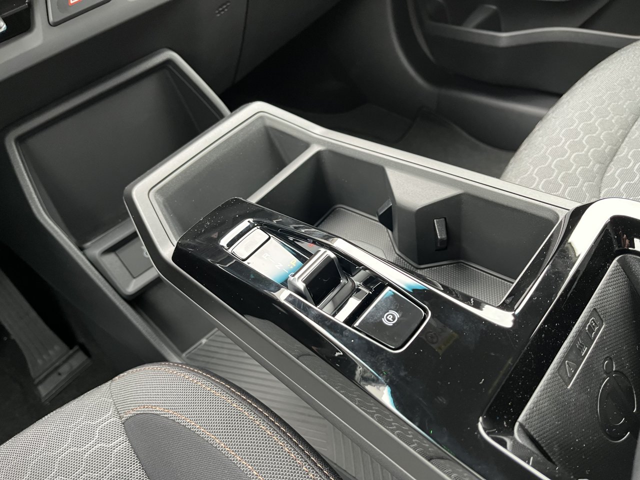 Torres 1.5 GDI Turbo hybrid HEV Style Bílá/černý    454