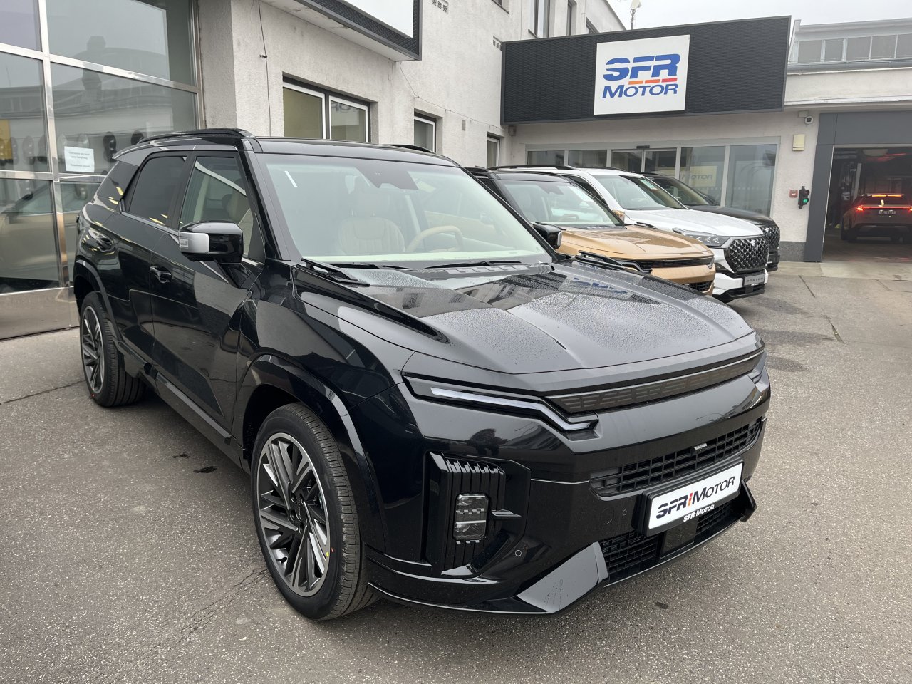 Actyon 1.5 Turbo GDI HEV Premium Černá/béžový           464