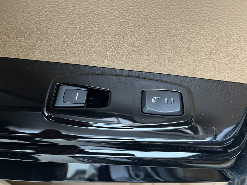 Actyon 1.5 Turbo GDI HEV Premium Černá/béžový           464