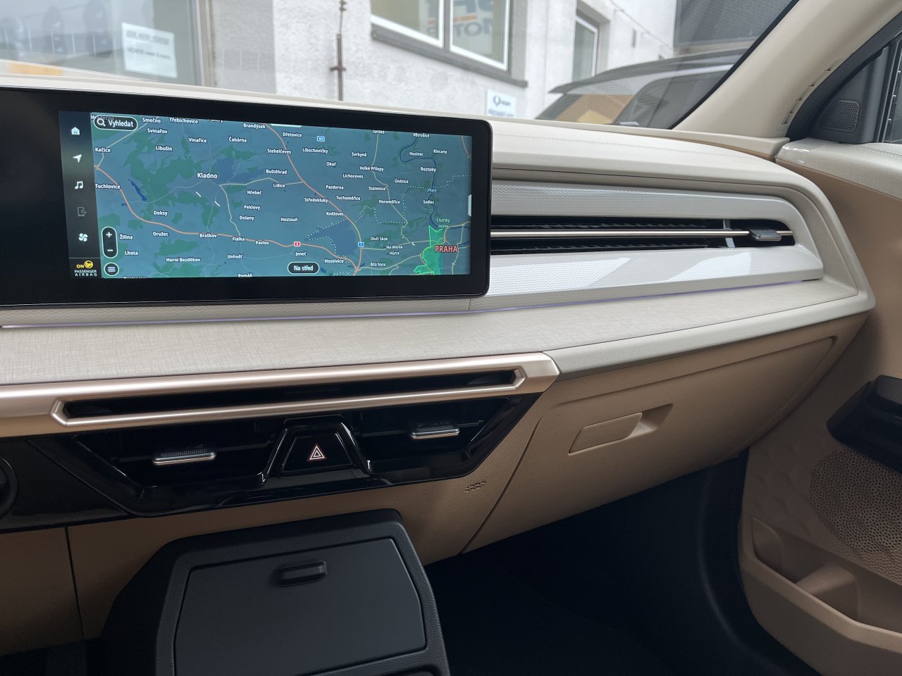 Actyon 1.5 Turbo GDI HEV Premium Černá/béžový           464