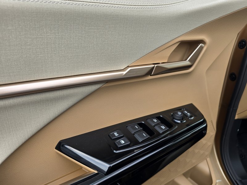 Actyon 1.5 Turbo GDI HEV Premium Měděná/béžový      462