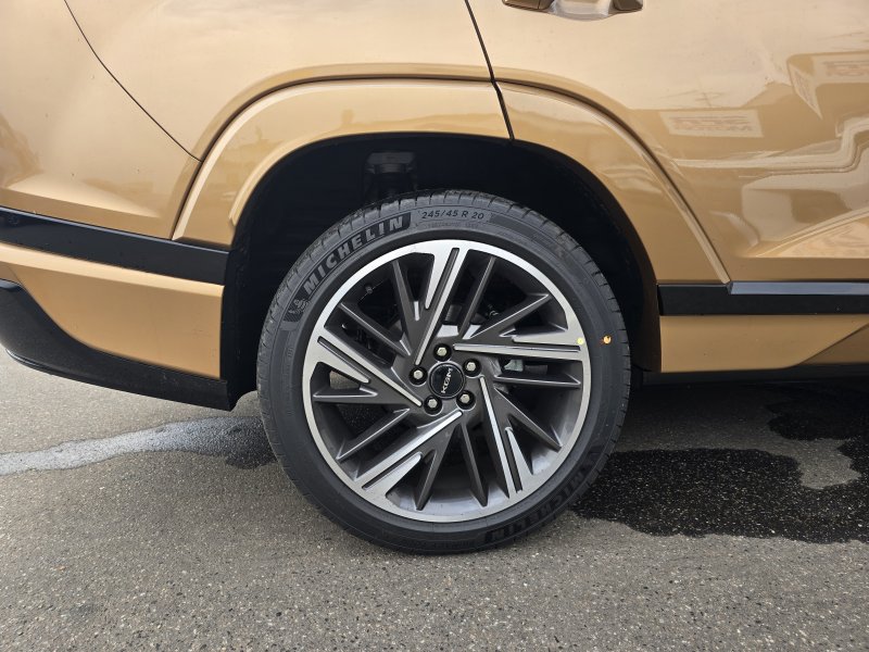 Actyon 1.5 Turbo GDI HEV Premium Měděná/béžový      462