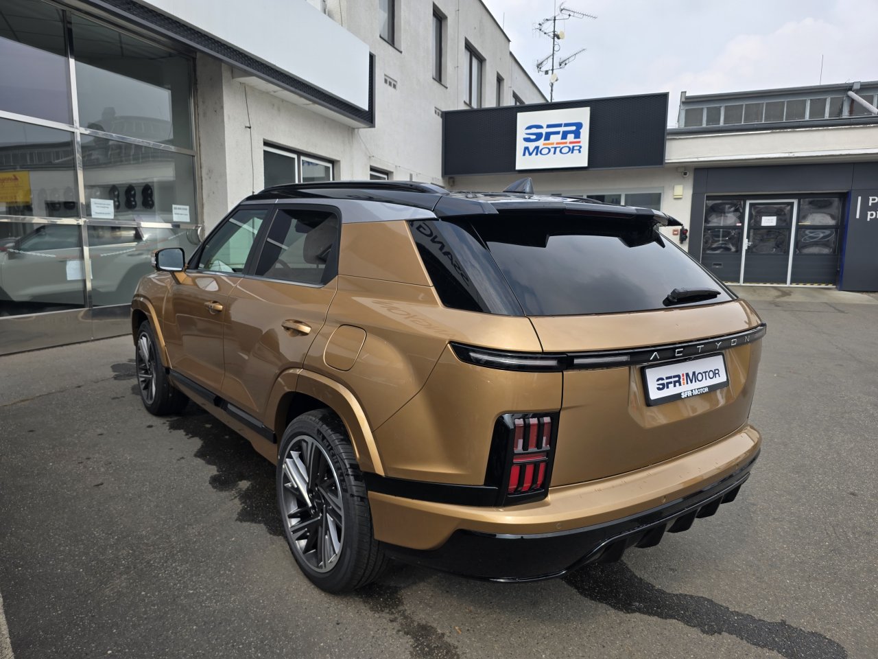 Actyon 1.5 Turbo GDI HEV Premium Měděná/béžový     463