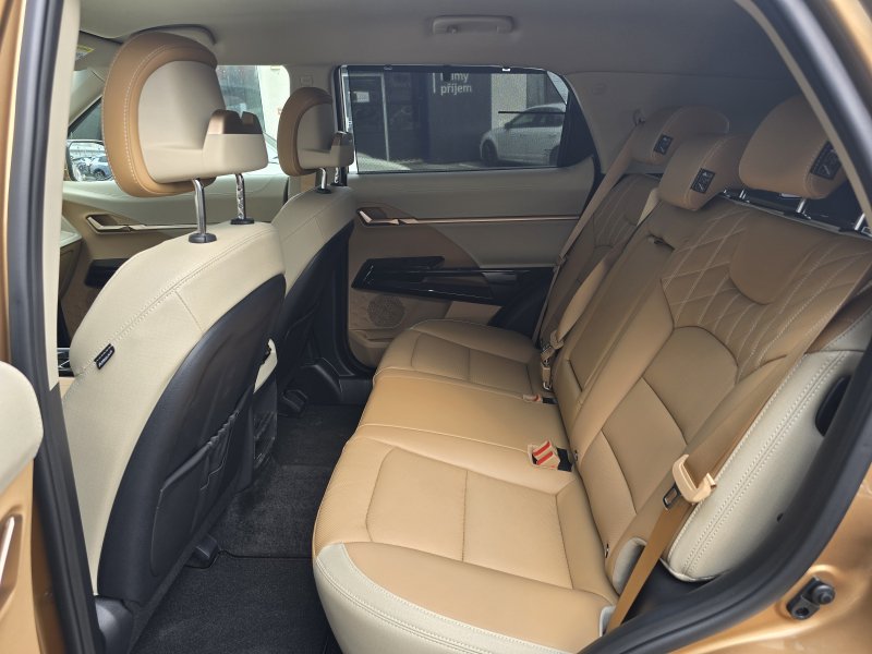 Actyon 1.5 Turbo GDI HEV Premium Měděná/béžový     463