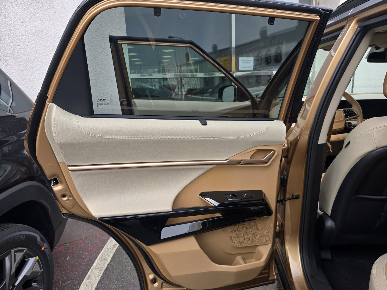 Actyon 1.5 Turbo GDI HEV Premium Měděná/béžový     463