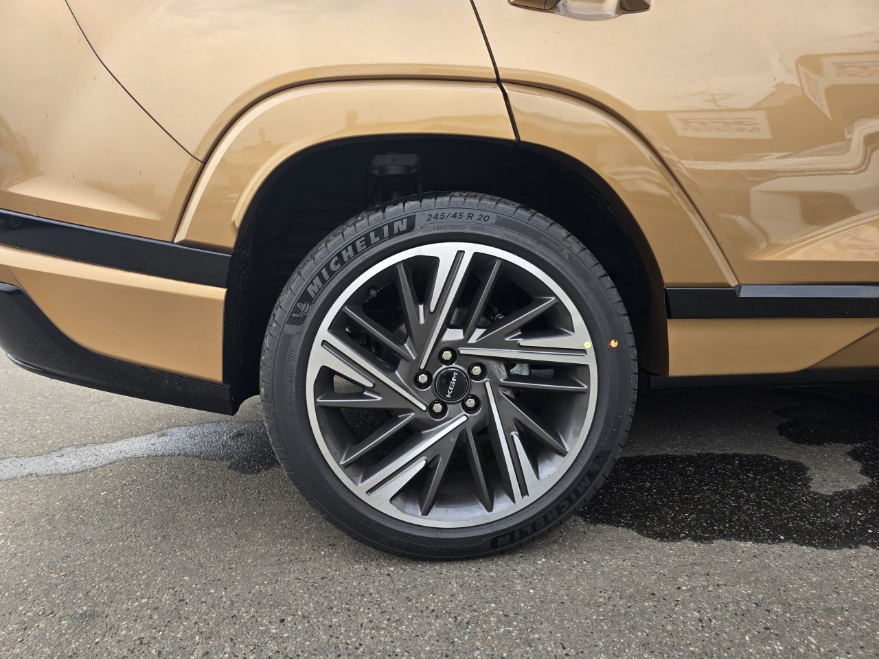 Actyon 1.5 Turbo GDI HEV Premium Měděná/béžový     463