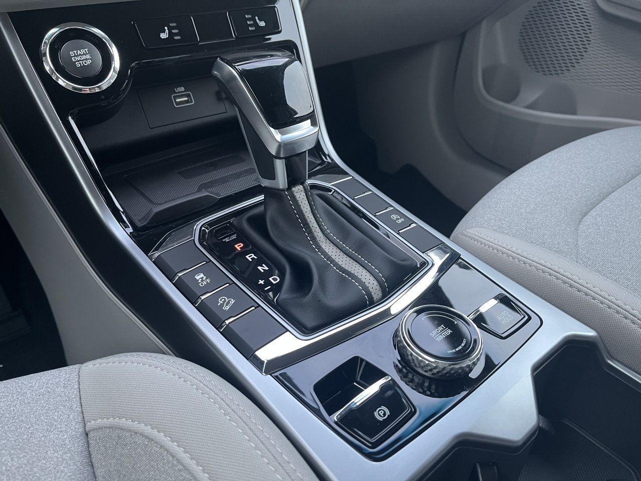 Korando 1.5Turbo Style+ AT  Latte/béžový   410