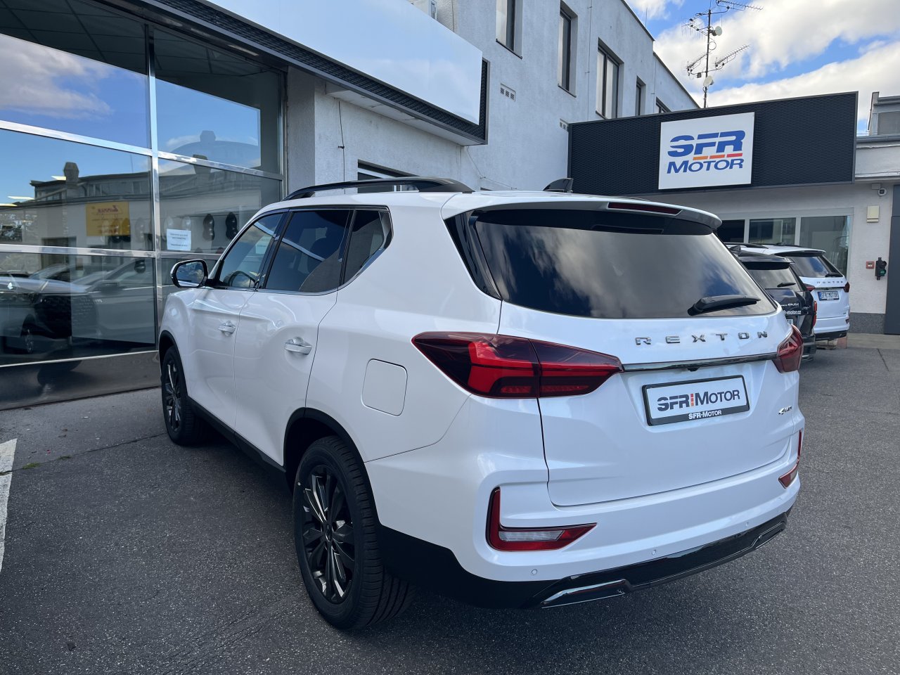 Rexton 2.2e-XDI Premium AT 4x4 Bílá WAK/černá BE skladem - předváděcí