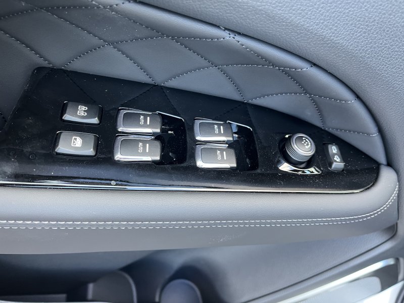 Rexton 2.2e-XDI Premium AT 4x4 Bílá WAK/černá BE skladem - předváděcí