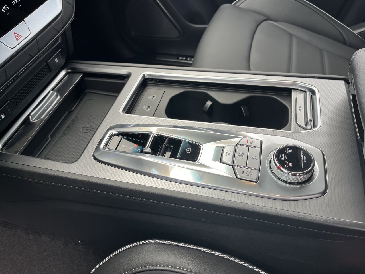 Rexton 2.2e-XDI Premium AT 4x4 Bílá WAK/černá BE skladem - předváděcí