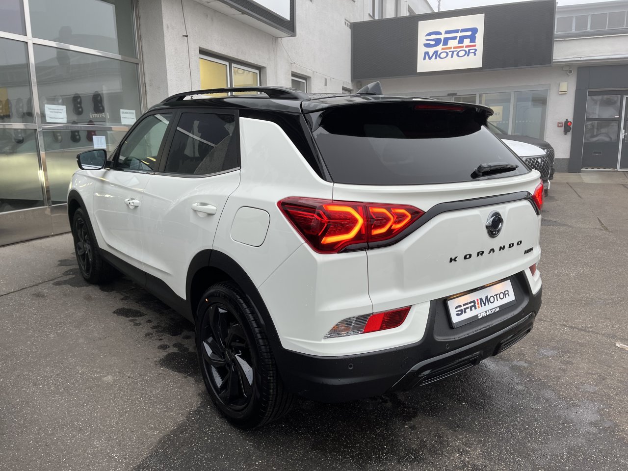 Korando 1.5Turbo Style+ AT BE Bílá/černý      422