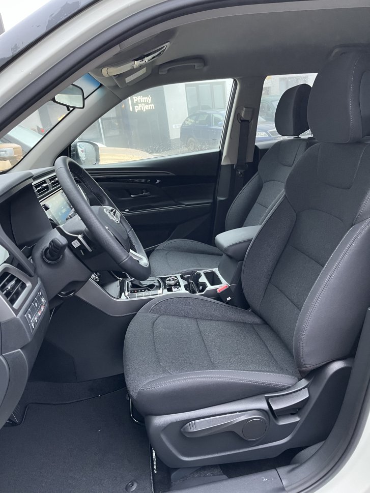 Korando 1.5Turbo Style+ AT BE Bílá/černý      422