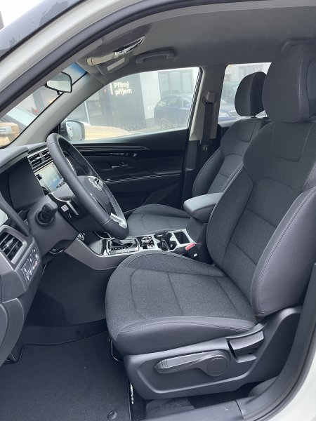 Korando 1.5Turbo Style+ AT BE Bílá/černý      422