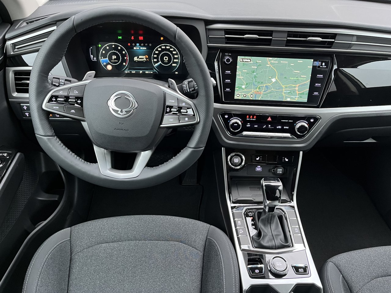 Korando 1.5Turbo Style+ AT BE Bílá/černý      422