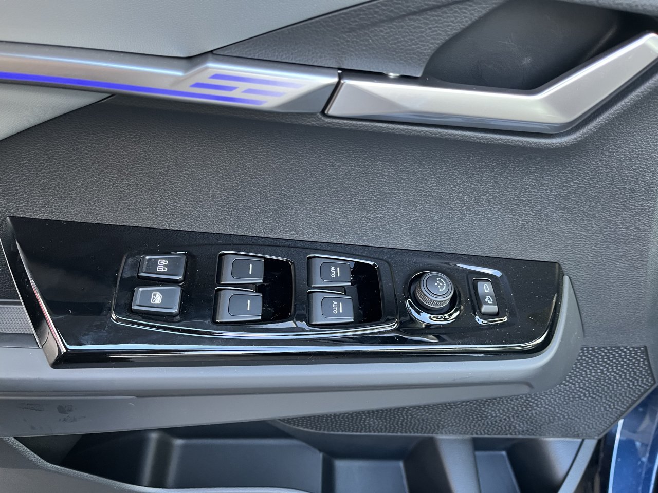 Torres 1.5 GDI Turbo hybrid HEV Premium Modrá/šedý    459