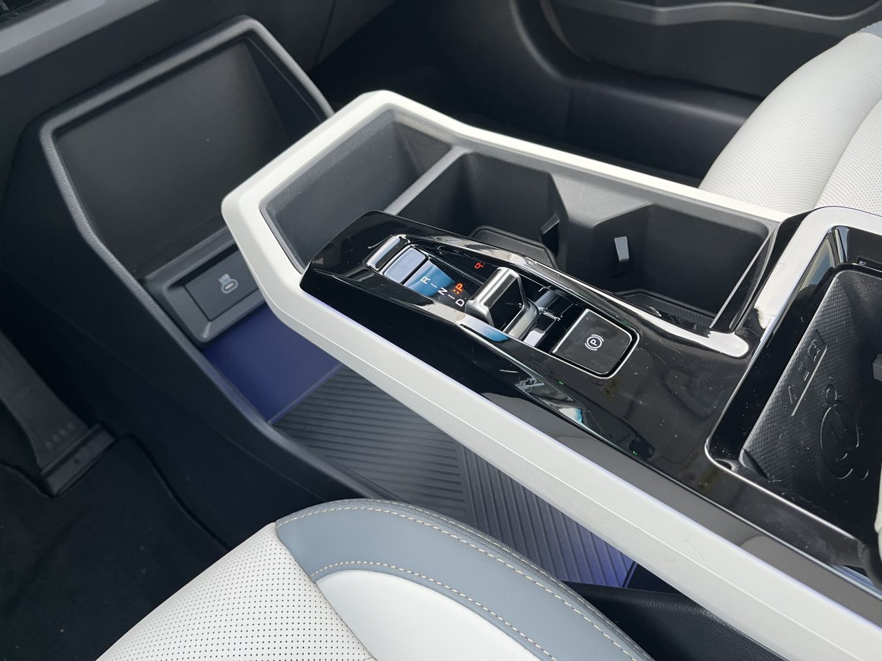 Torres 1.5 GDI Turbo hybrid HEV Premium Modrá/šedý    459