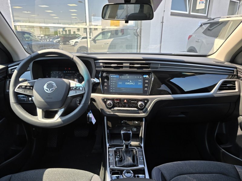 Korando 1.5Turbo Style+ AT Černá/černý 467