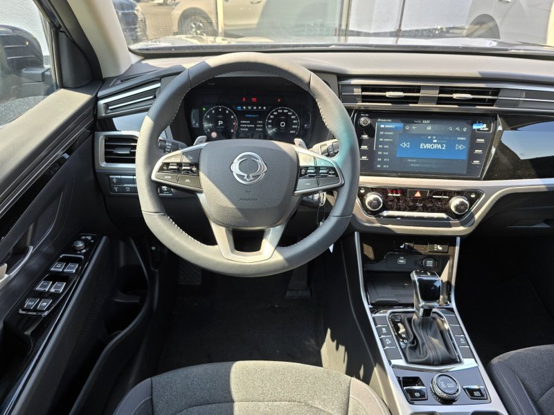 Korando 1.5Turbo Style+ AT Černá/černý 467