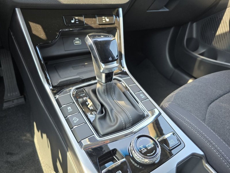 Korando 1.5Turbo Style+ AT Černá/černý 467